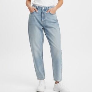 GAP Denim Mom Jeans Light Wash Women's Size‎ 10/30T High Rise Relaxed Fit